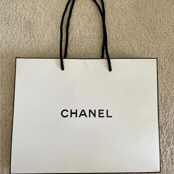 100% Authentic CHANEL Gift bag - Picture 4 of 5